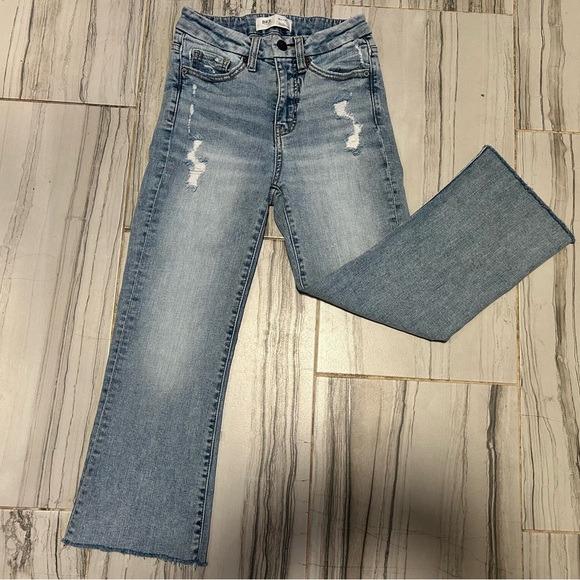 BKE Billie Cropped Flare Stretch Jean Buckle Jeans - Picture 6 of 16